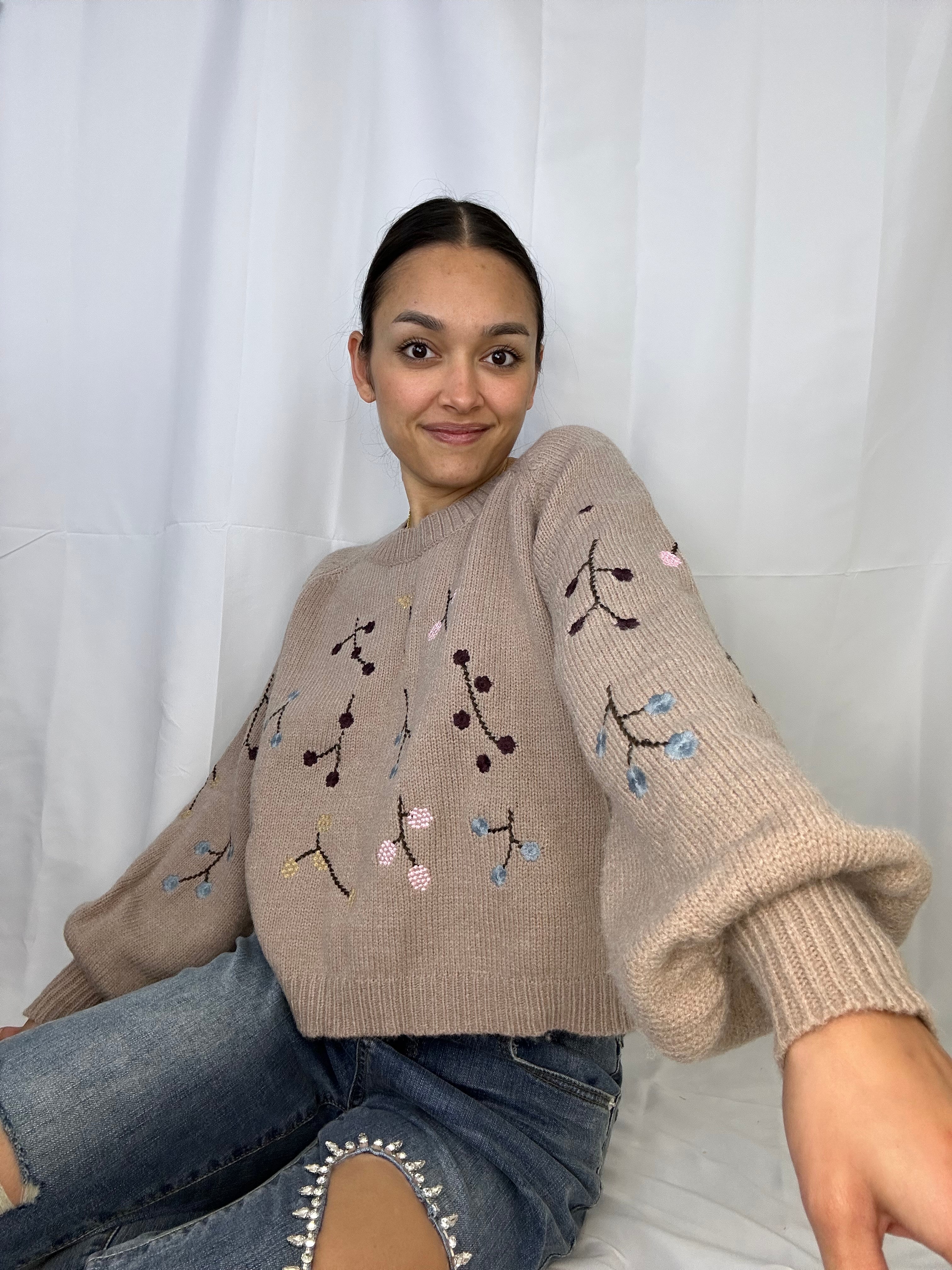 Embroidered Abstract Flowers Sweater - Alletse