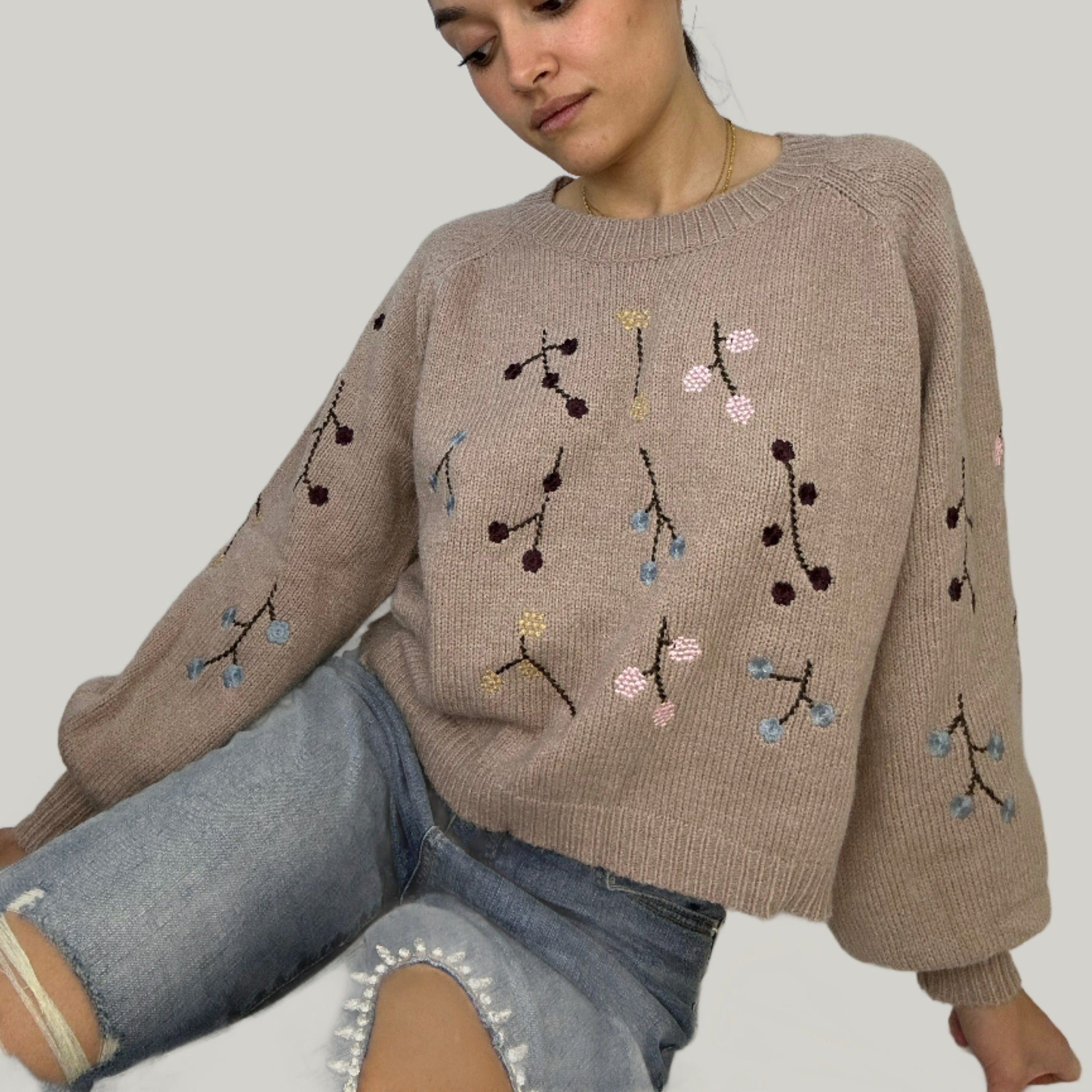 Embroidered Abstract Flowers Sweater - Alletse